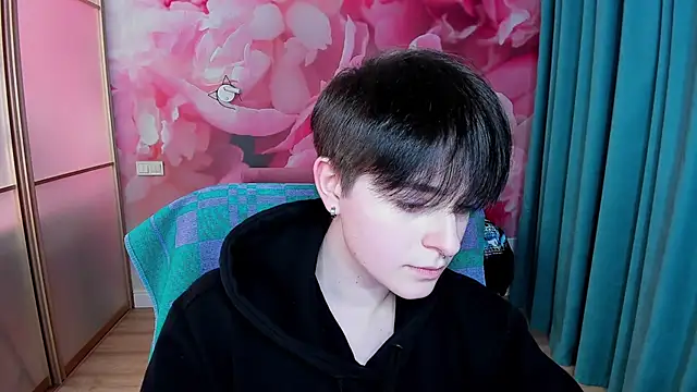 EmiliaYours online show from January 2025 04:06:01 PM