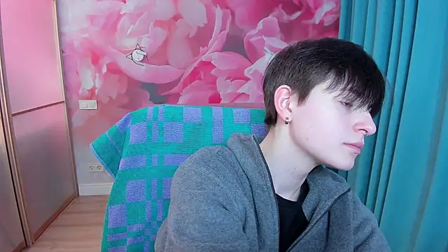 EmiliaYours online show from February 2025 03:52:01 PM