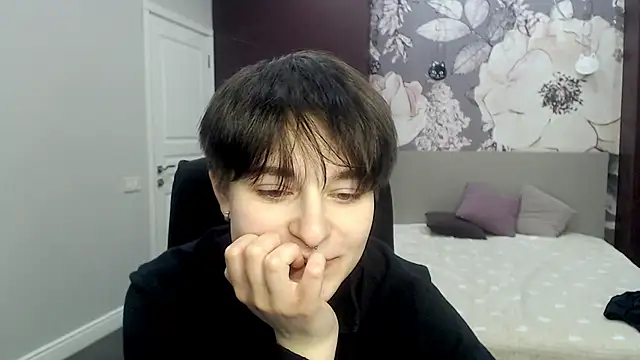 EmiliaYours online show from February 2025 04:13:02 PM