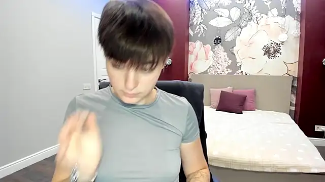 EmiliaYours online show from September 2025 03:23:01 PM