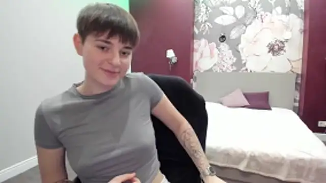 EmiliaYours online show from November 2025 02:28:01 PM