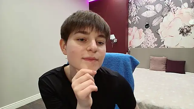 EmiliaYours online show from March 2026 02:18:01 PM