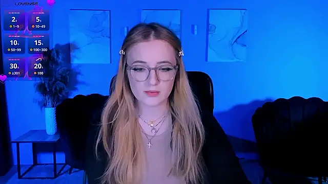 luna berryy online show from March 2026 08:25:01 PM