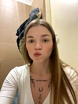 KitteCat online show from October 2025 12:03:01 PM