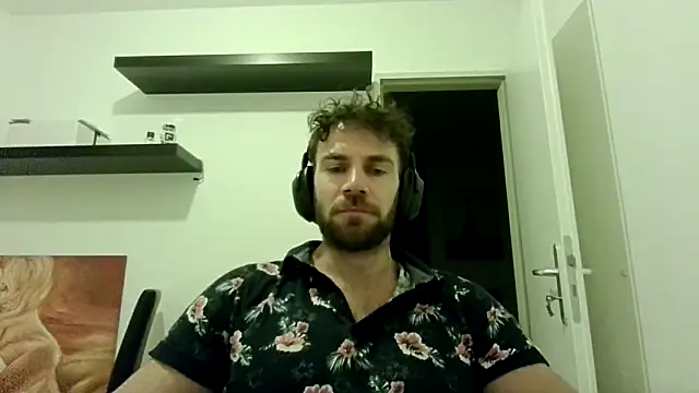 Snapshot of alpha-hunk chatting on September 2025 07:06:02 PM alpha-hunk online show from September 2025 07:06:02 PM