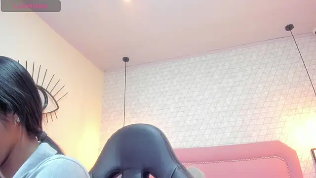 MAYROBERTSS online show from February 2025 12:16:01 PM