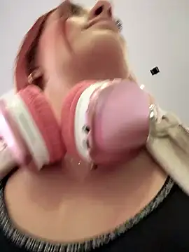 ariiel  online show from December 2024 07:44:01 PM