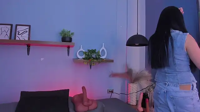 maddy walker online show from November 2025 12:05:01 PM