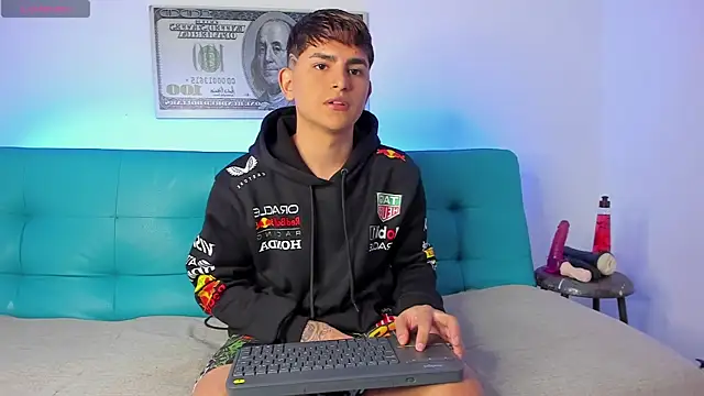 Snapshot of Lyam_ap chatting on December 2025 10:11:02 AM Lyam ap online show from December 2025 10:11:02 AM