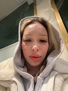 Snapshot of babydolll chatting on October 2025 11:22:01 AM babydolll online show from October 2025 11:22:01 AM
