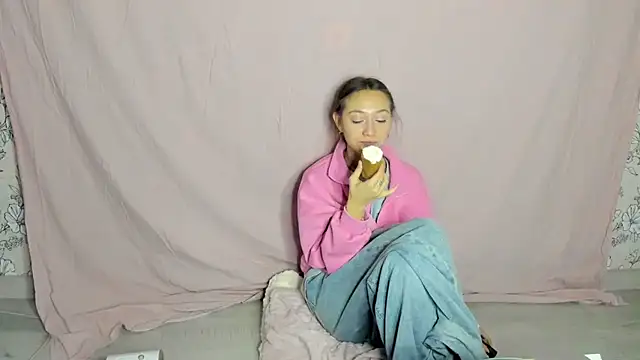 Snapshot of EllaSky_xoxo chatting on October 2025 07:14:02 PM EllaSky xoxo online show from October 2025 07:14:02 PM