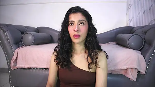 Snapshot of Alyssa_jones chatting on June 2026 04:11:01 AM Alyssa jones online show from June 2026 04:11:01 AM