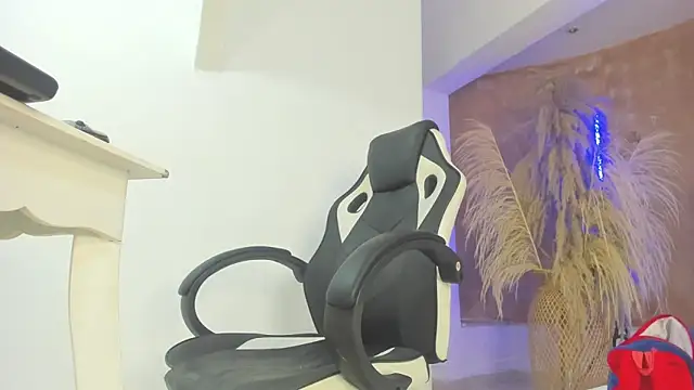 APRILL FOXX online show from December 2024 12:16:01 PM