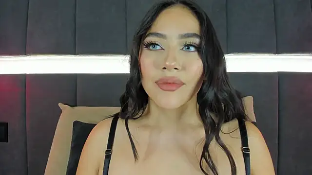 nicolle pierce online show from October 2025 01:51:02 PM