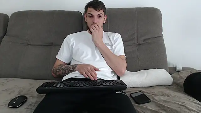 Snapshot of Your_perfect_boy chatting on April 2026 05:34:01 AM Your perfect boy online show from April 2026 05:34:01 AM
