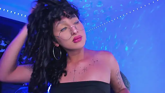 Snapshot of Heka_Prudence chatting on January 2025 04:08:02 AM Heka Prudence online show from January 2025 04:08:02 AM