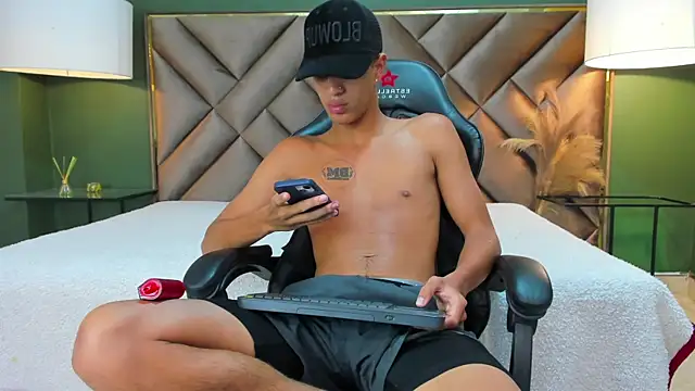 Tyler Rodriguez online show from September 2025 11:10:02 PM
