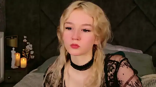 Snapshot of NaomiLoys chatting on February 2025 03:56:02 AM NaomiLoys online show from February 2025 03:56:02 AM