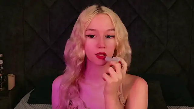 Snapshot of NaomiLoys chatting on September 2025 09:15:01 PM NaomiLoys online show from September 2025 09:15:01 PM