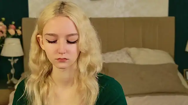 NaomiLoys online show from November 2025 10:48:02 AM