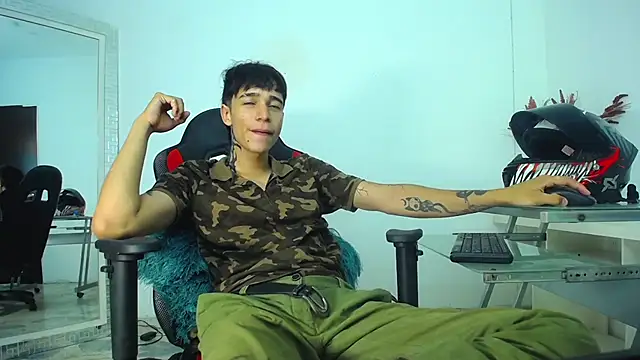 Snapshot of Zacktk7 chatting on December 2024 11:13:02 PM Zacktk7 online show from December 2024 11:13:02 PM