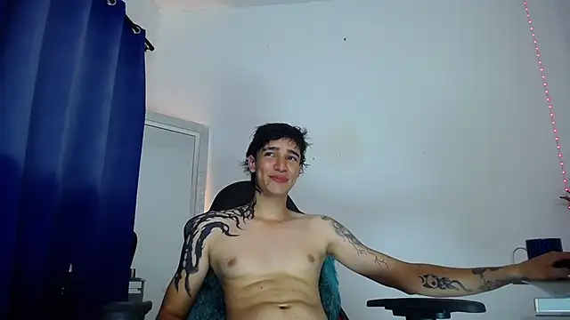 Snapshot of Zacktk7 chatting on December 2024 02:21:02 AM Zacktk7 online show from December 2024 02:21:02 AM