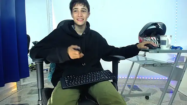 Snapshot of Zacktk7 chatting on December 2024 11:27:02 PM Zacktk7 online show from December 2024 11:27:02 PM