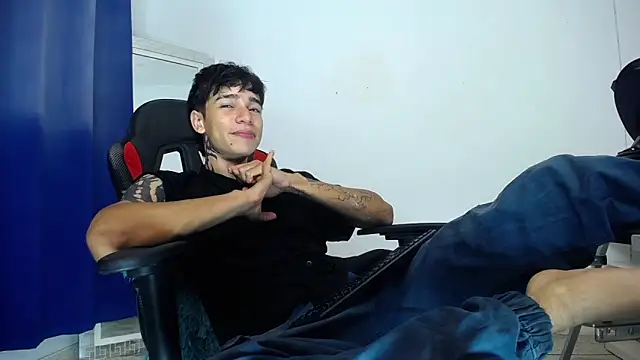 Snapshot of Zacktk7 chatting on December 2024 02:08:02 AM Zacktk7 online show from December 2024 02:08:02 AM