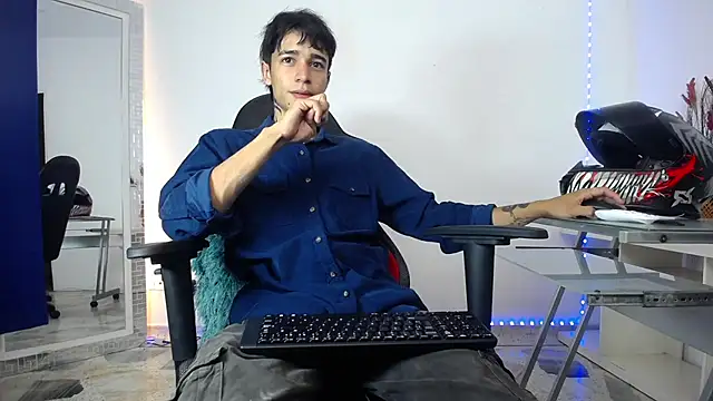 Snapshot of Zacktk7 chatting on December 2024 11:16:01 PM Zacktk7 online show from December 2024 11:16:01 PM