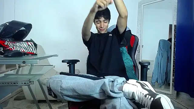 Snapshot of Zacktk7 chatting on December 2024 08:11:01 PM Zacktk7 online show from December 2024 08:11:01 PM