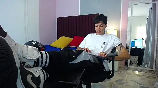 Snapshot of Zacktk7 chatting on January 2025 01:27:02 AM Zacktk7 online show from January 2025 01:27:02 AM