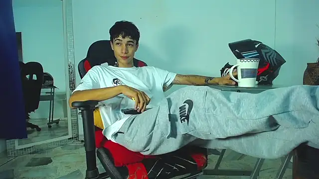 Snapshot of Zacktk7 chatting on January 2025 08:04:01 PM Zacktk7 online show from January 2025 08:04:01 PM