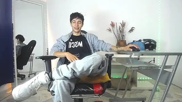 Snapshot of Zacktk7 chatting on January 2025 01:29:01 PM Zacktk7 online show from January 2025 01:29:01 PM