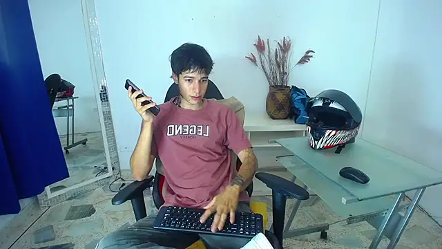 Snapshot of Zacktk7 chatting on January 2025 05:04:02 PM Zacktk7 online show from January 2025 05:04:02 PM