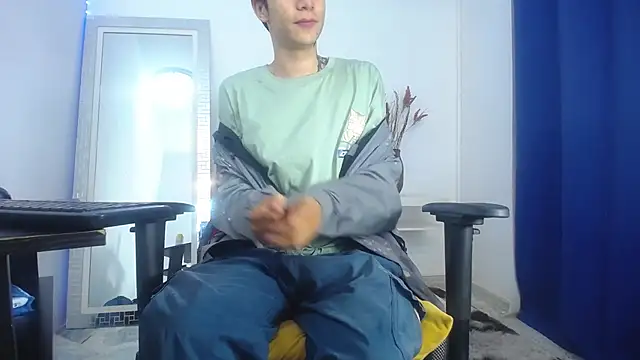 Snapshot of Zacktk7 chatting on February 2025 09:15:02 PM Zacktk7 online show from February 2025 09:15:02 PM