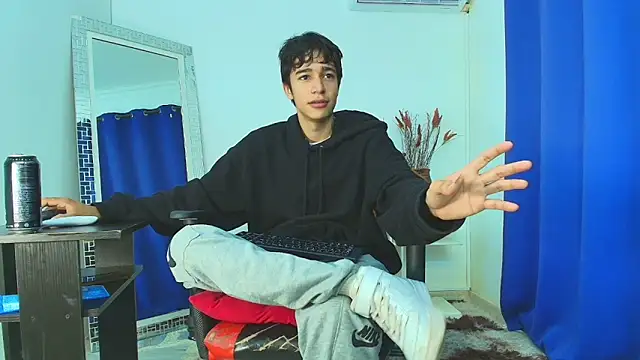 Snapshot of Zacktk7 chatting on February 2025 08:14:02 PM Zacktk7 online show from February 2025 08:14:02 PM