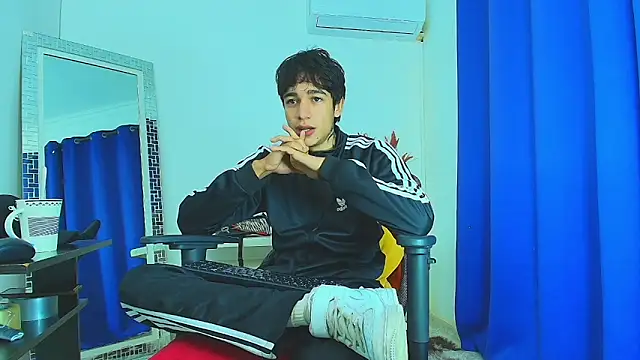 Snapshot of Zacktk7 chatting on February 2025 11:36:01 PM Zacktk7 online show from February 2025 11:36:01 PM