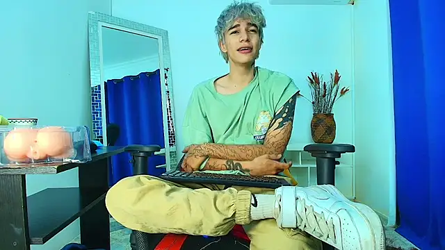 Snapshot of Zacktk7 chatting on February 2025 08:07:02 PM Zacktk7 online show from February 2025 08:07:02 PM