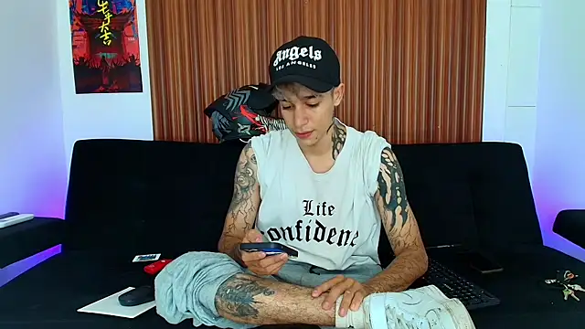 Snapshot of Zacktk7 chatting on March 2025 07:05:01 PM Zacktk7 online show from March 2025 07:05:01 PM