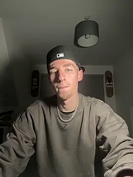 MikesWood21 online show from December 2024 11:07:01 PM