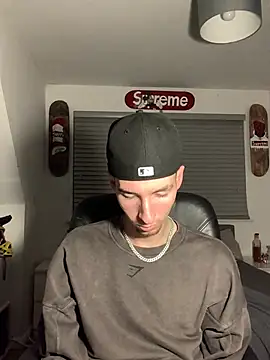 MikesWood21 online show from December 2024 03:30:01 AM