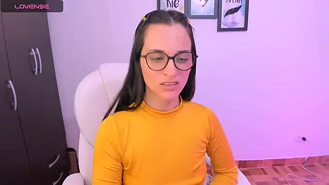 Snapshot of mariaan_m_ chatting on February 2025 11:44:01 PM mariaan m online show from February 2025 11:44:01 PM