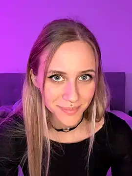 lunawolf21 online show from December 2024 07:14:01 PM