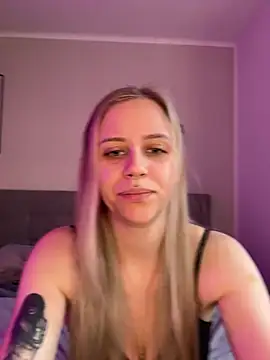 lunawolf21 online show from January 2025 07:58:02 AM