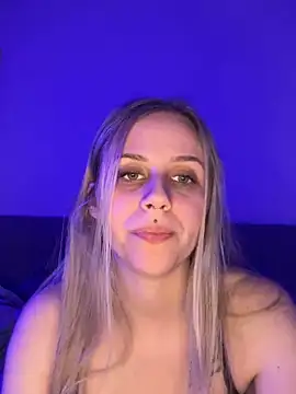 lunawolf21 online show from February 2025 05:47:02 PM