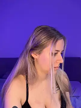 lunawolf21 online show from February 2025 07:30:02 AM