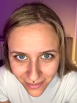 lunawolf21 online show from October 2025 07:07:02 AM