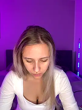 lunawolf21 online show from November 2025 07:30:01 AM