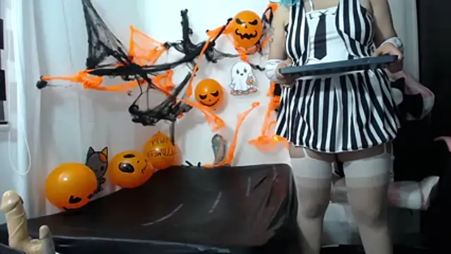 Niuk mei online show from October 2025 01:17:01 PM