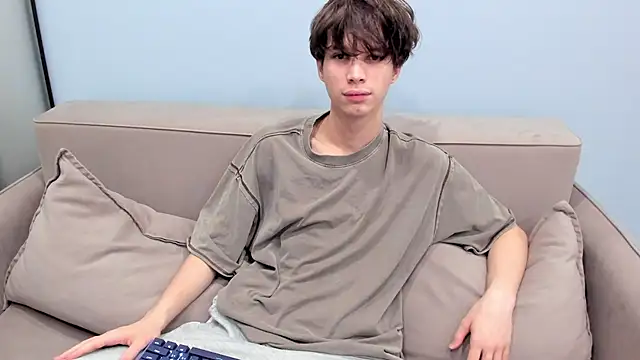 Im Shine Guy online show from December 2025 06:11:01 AM